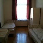 Caterina Private And Hostal