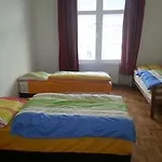 Hostal Caterina Private And Budapest