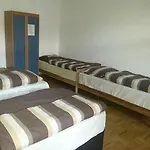 Hostal Caterina Private And Budapest