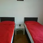 Hostal Caterina Private And Budapest