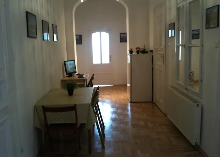 Caterina Private And * Budapest