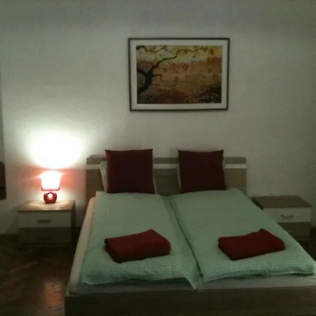 Caterina Private And * Budapest
